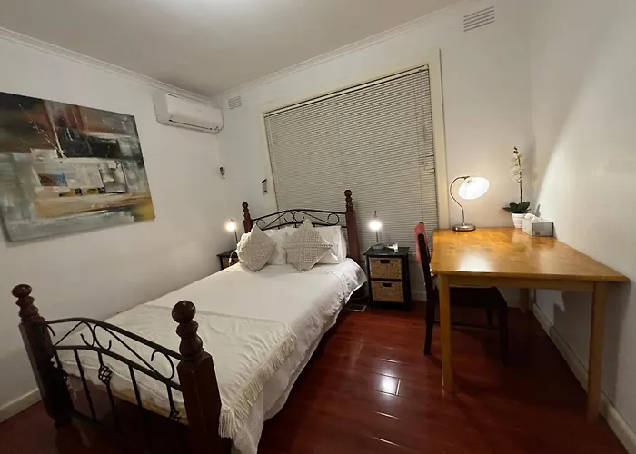 Budget King Room